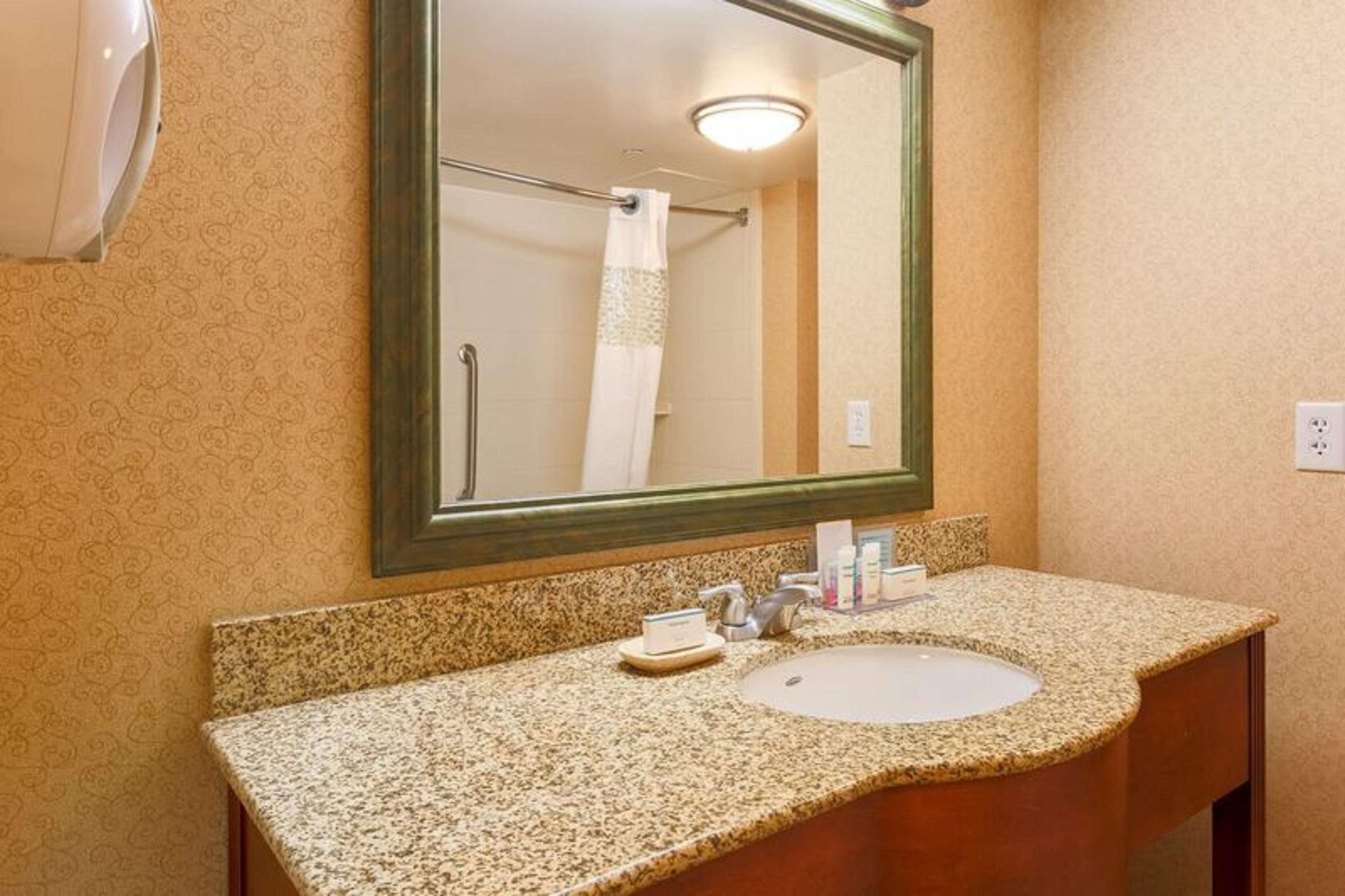 Hampton Inn & Suites Poughkeepsie Spackenkill Exteriör bild