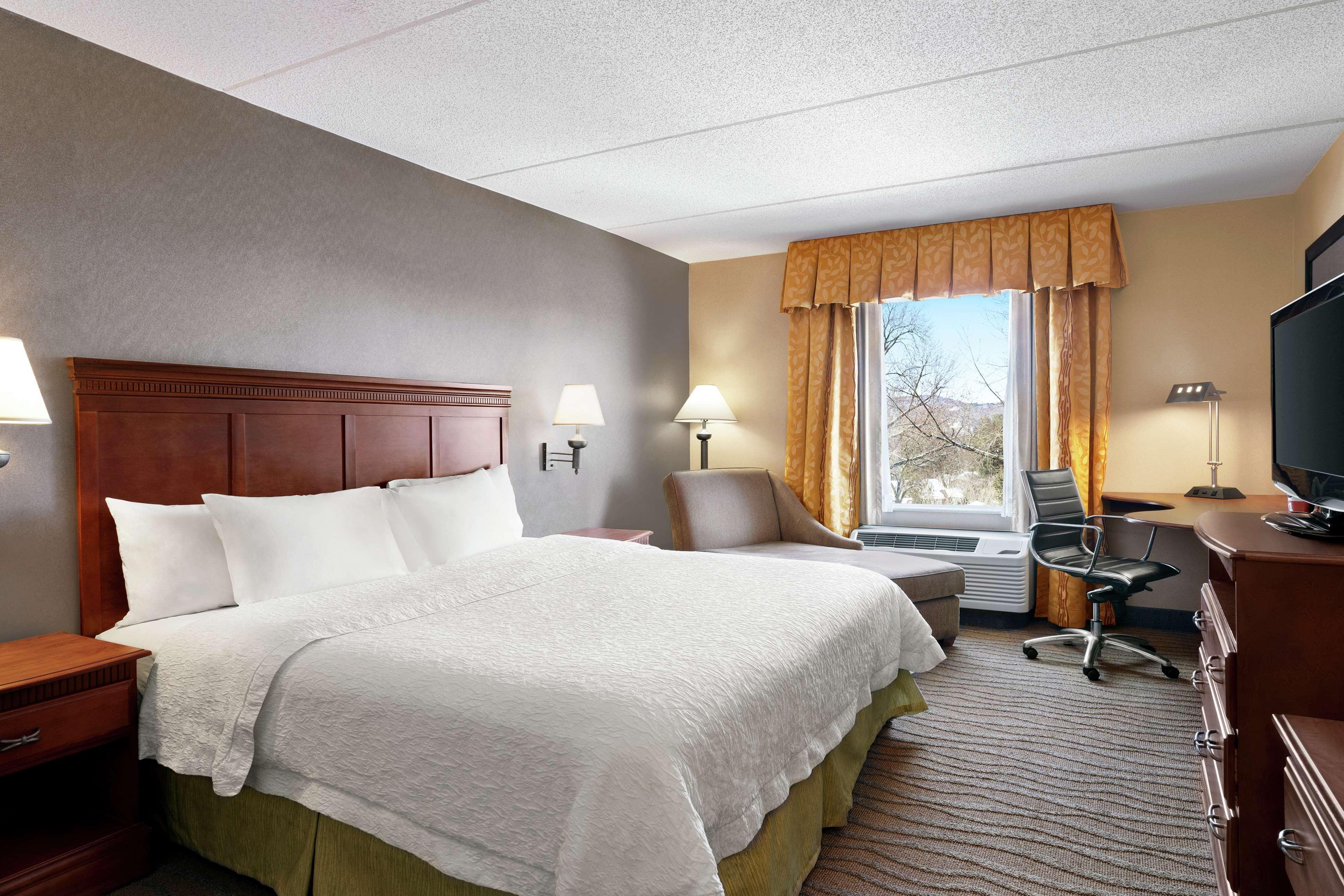 Hampton Inn & Suites Poughkeepsie Spackenkill Exteriör bild