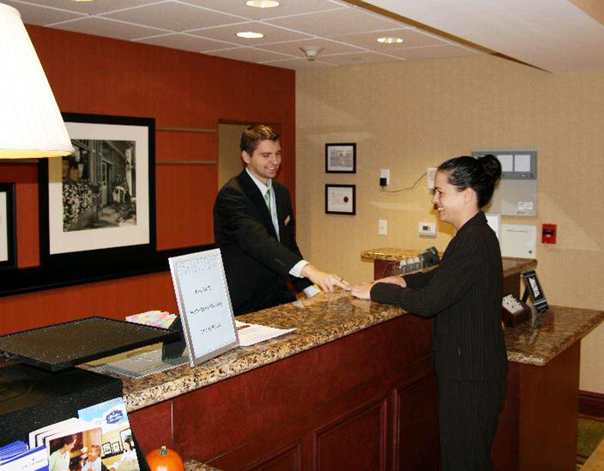 Hampton Inn & Suites Poughkeepsie Spackenkill Exteriör bild