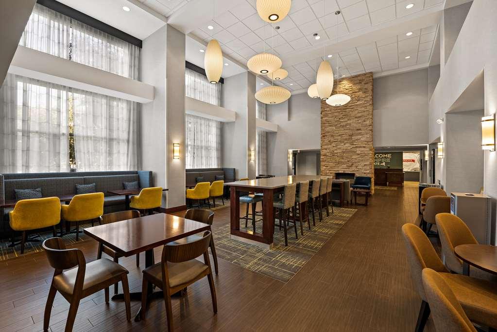 Hampton Inn & Suites Poughkeepsie Spackenkill Restaurang bild
