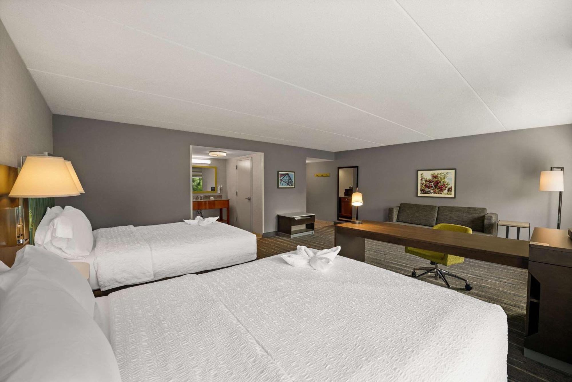 Hampton Inn & Suites Poughkeepsie Spackenkill Exteriör bild