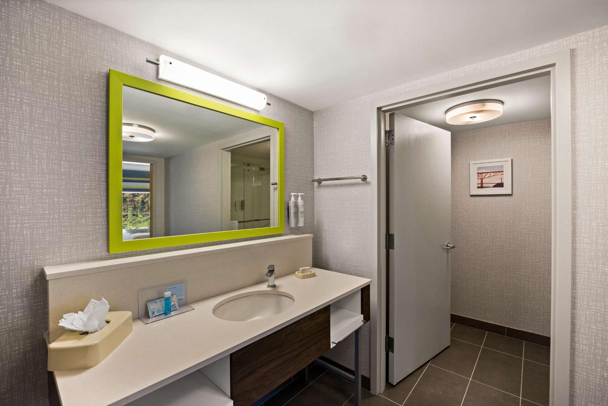 Hampton Inn & Suites Poughkeepsie Spackenkill Exteriör bild