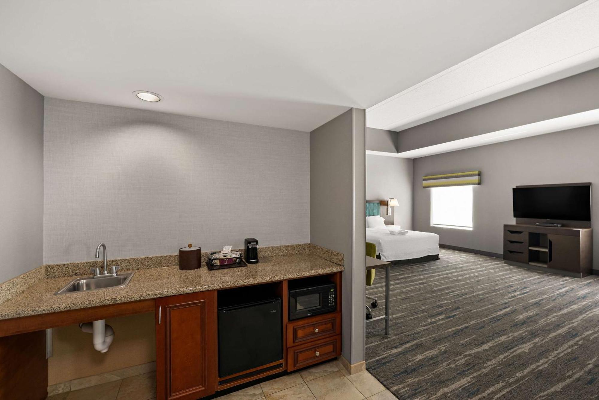 Hampton Inn & Suites Poughkeepsie Spackenkill Exteriör bild
