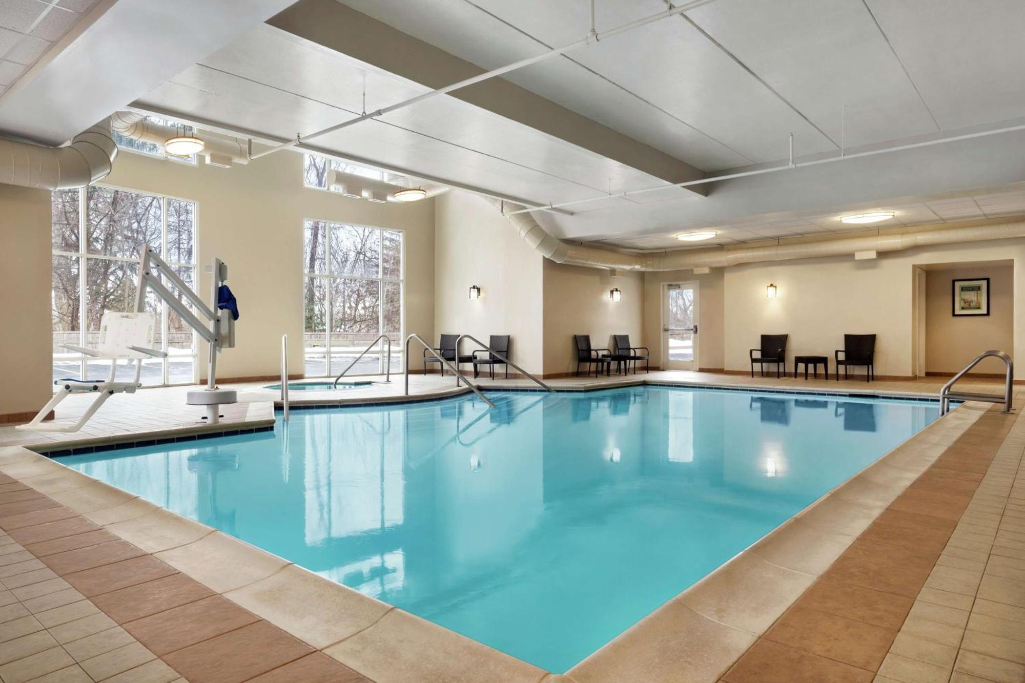 Hampton Inn & Suites Poughkeepsie Spackenkill Exteriör bild