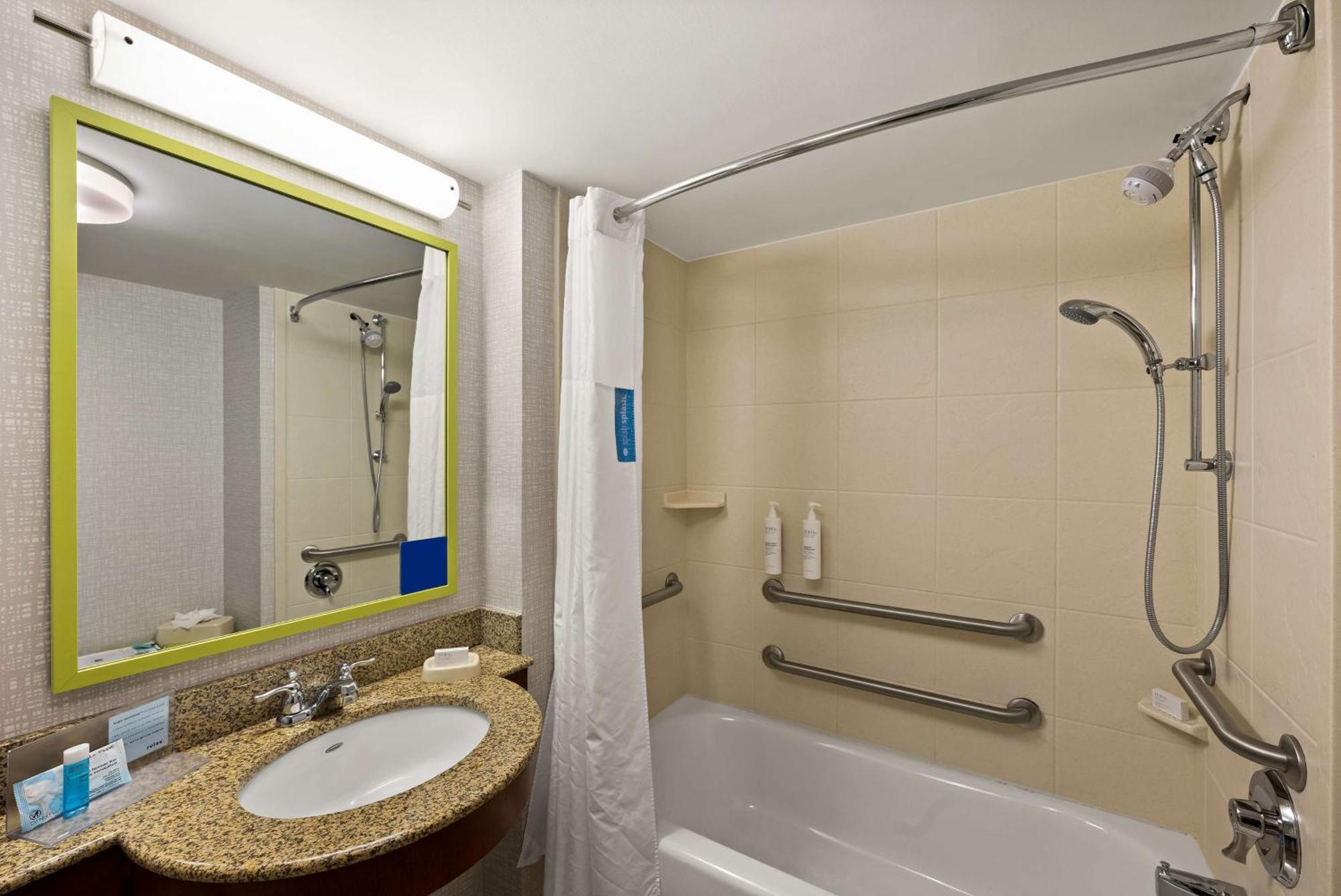 Hampton Inn & Suites Poughkeepsie Spackenkill Exteriör bild
