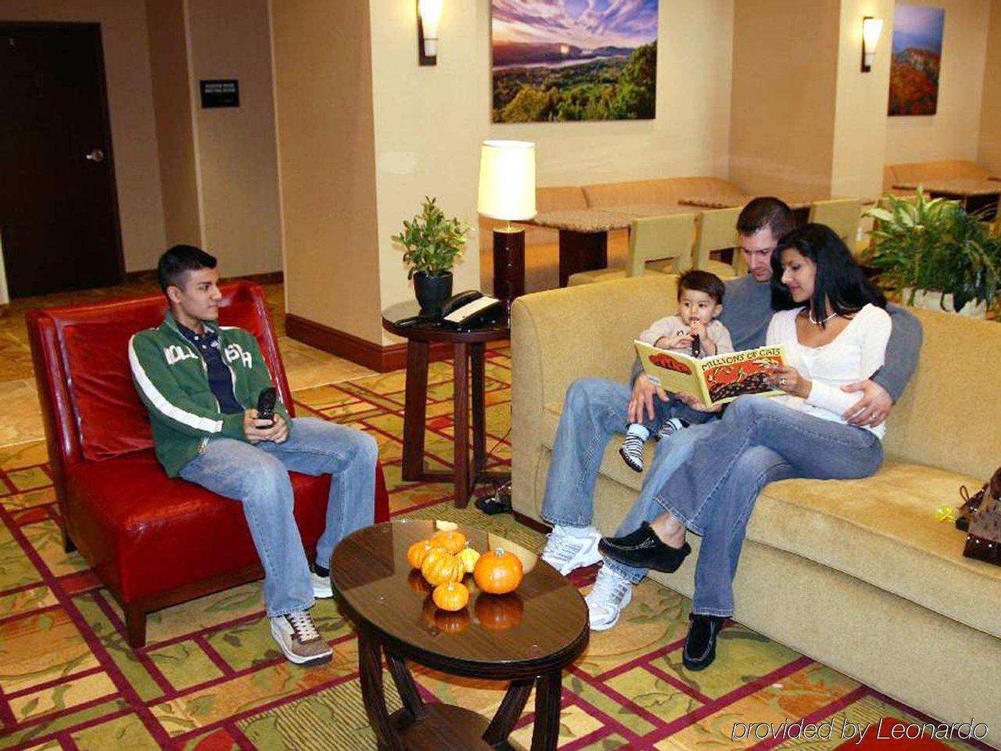 Hampton Inn & Suites Poughkeepsie Spackenkill Rum bild